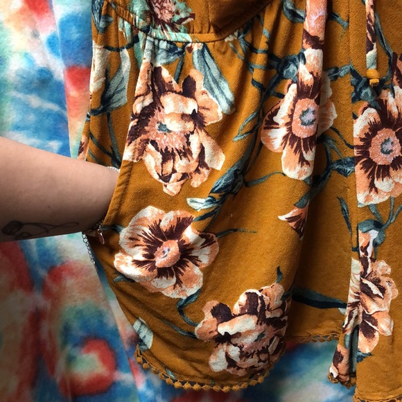 Romper with Pockets - Picture 3 of 3